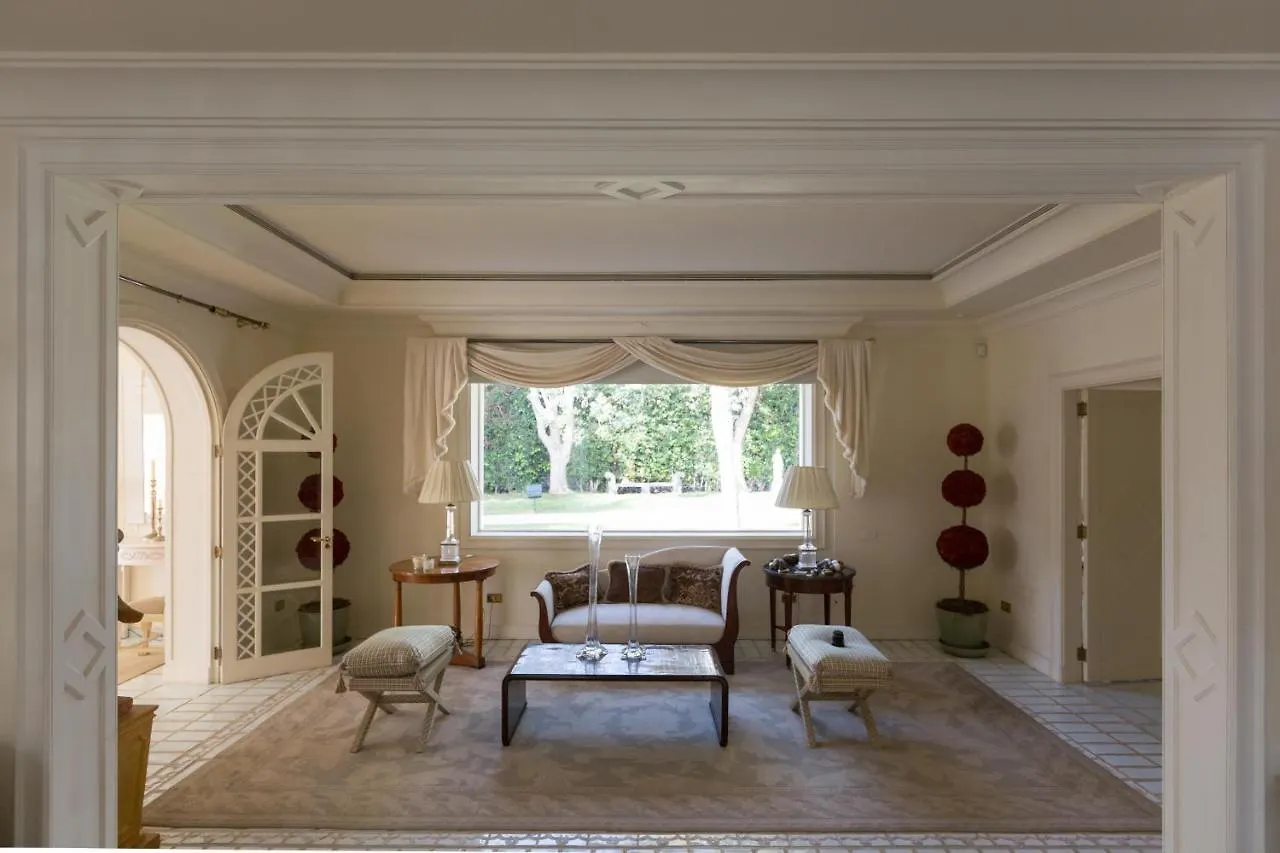 Magnificent Villa Piera 马斯帕洛马斯