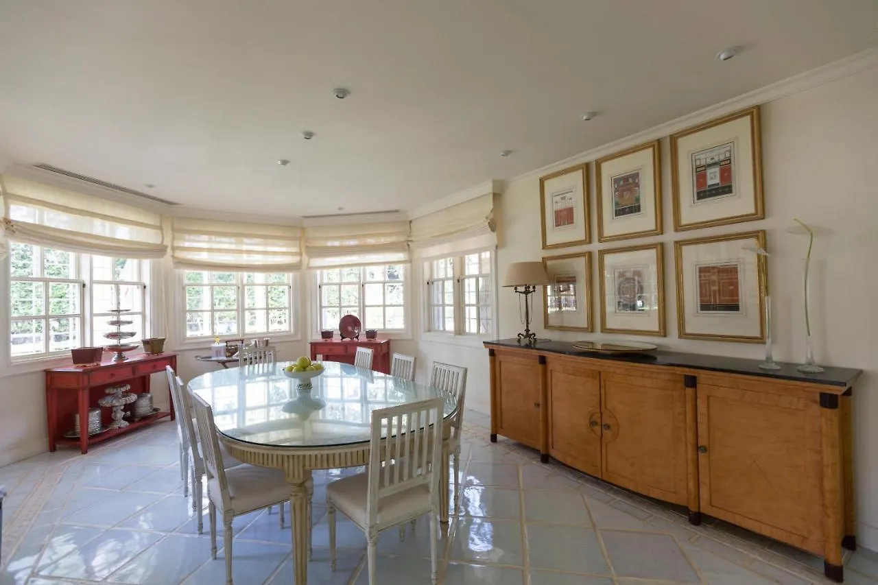 Magnificent Villa Piera 马斯帕洛马斯