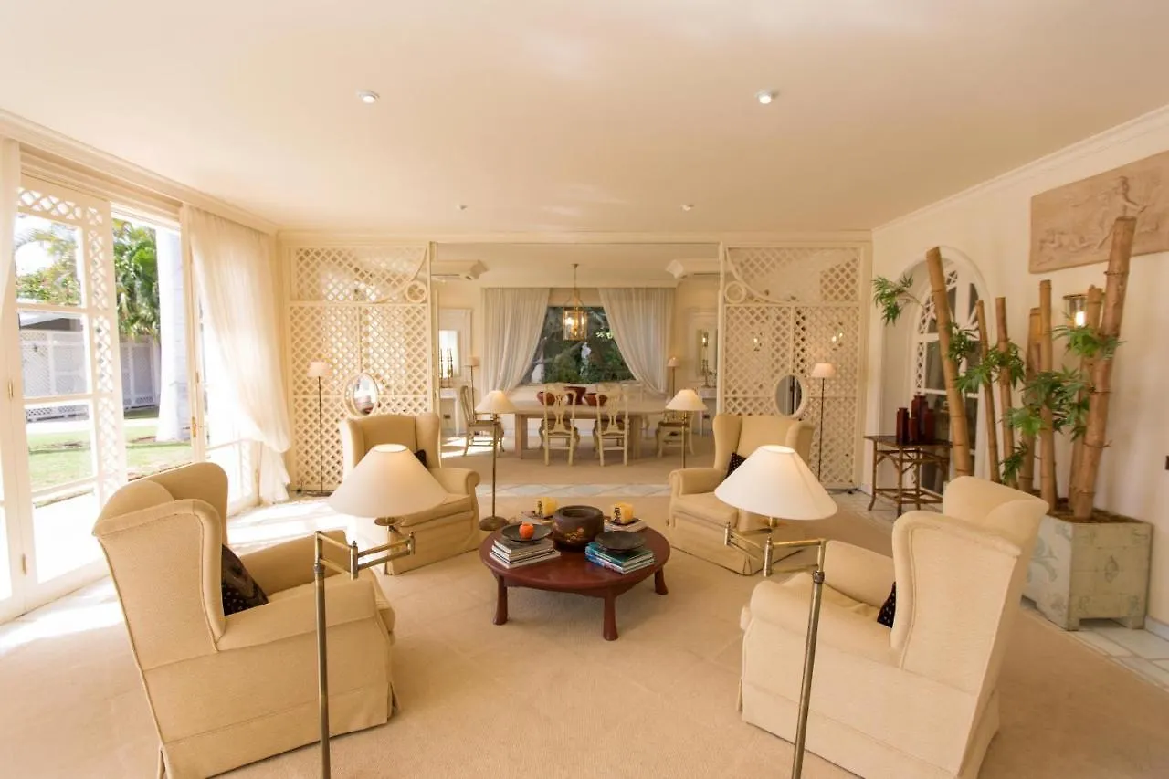 Magnificent Villa Piera 马斯帕洛马斯